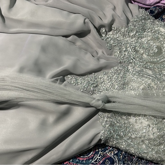 Silver Dama/Quince/Fancy Ball dress - Picture 8 of 10
